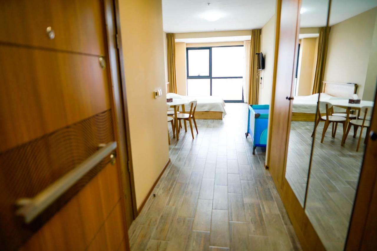 Balmaral Apart Hotel Batumi Exterior photo
